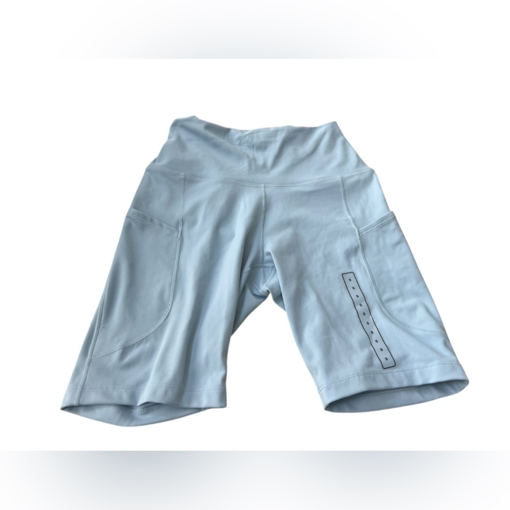 NWT Nike Women’s High Waisted 8” Biker Shorts in Light Blue in size small